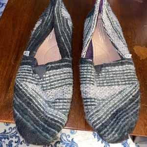 Tom’s shoes